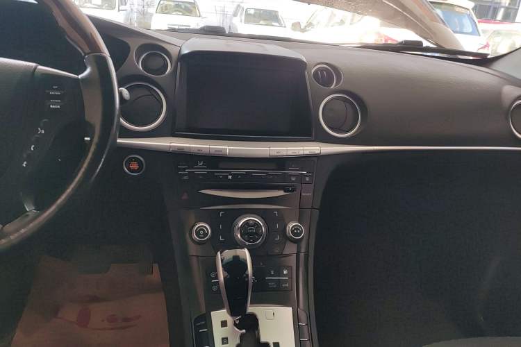 Used Luxgen Great 7 SUV 2013 Limited-Edition Sharp Model 2.2T Two-Wheel-Drive Smart Version Audio And AC Panel