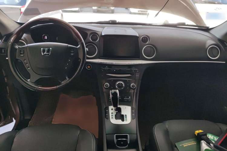 Used Luxgen Great 7 SUV 2013 Limited-Edition Sharp Model 2.2T Two-Wheel-Drive Smart Version Center Console