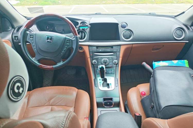 Used Luxgen Great 7 SUV 2013 Limited-Edition Sharp Model 2.2T Two-Wheel-Drive Smart Version Center Console