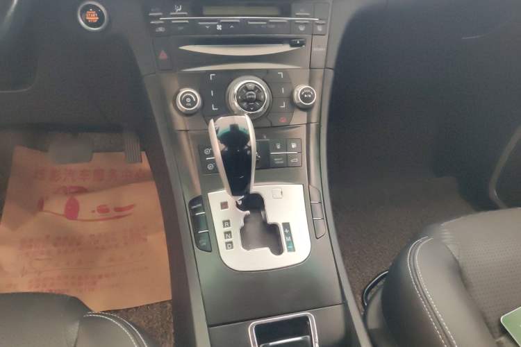Used Luxgen Great 7 SUV 2013 Limited-Edition Sharp Model 2.2T Two-Wheel-Drive Smart Version Gear Lever