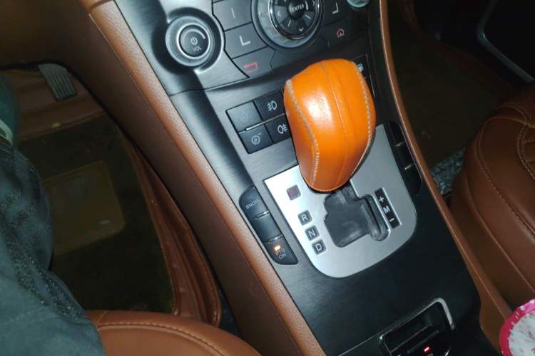Used Luxgen Great 7 SUV 2013 Limited-Edition Sharp Model 2.2T Two-Wheel-Drive Smart Version Gear Lever