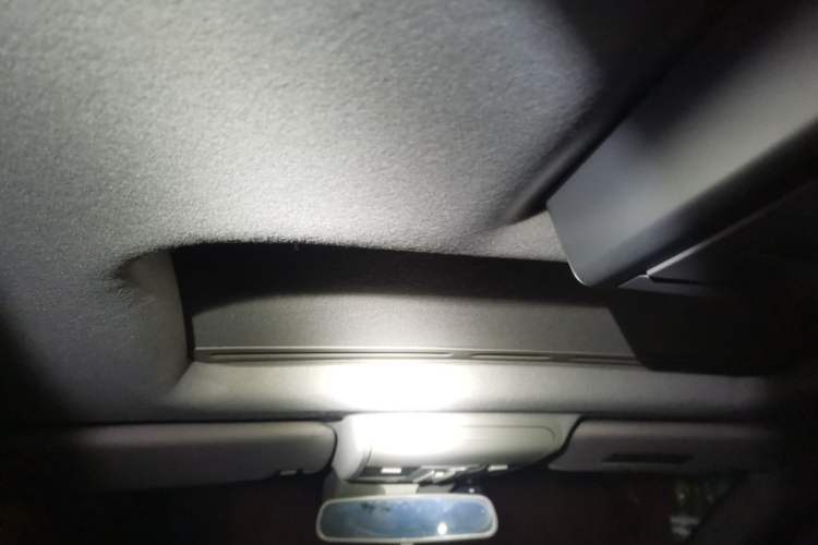 Used Luxgen Great 7 SUV 2013 Limited-Edition Sharp Model 2.2T Two-Wheel-Drive Smart Version Headliner
