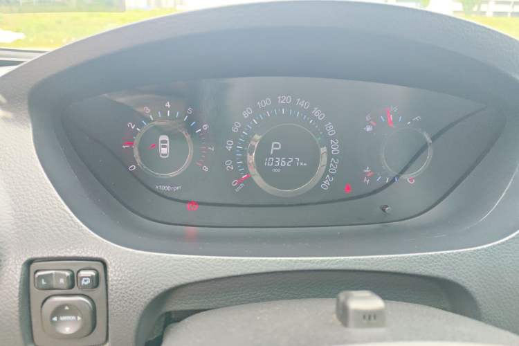 Used Luxgen Great 7 SUV 2013 Limited-Edition Sharp Model 2.2T Two-Wheel-Drive Smart Version Instrument Cluster