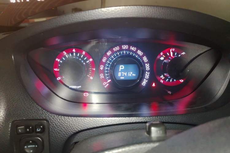 Used Luxgen Great 7 SUV 2013 Limited-Edition Sharp Model 2.2T Two-Wheel-Drive Smart Version Instrument Cluster