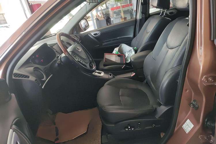 Used Luxgen Great 7 SUV 2013 Limited-Edition Sharp Model 2.2T Two-Wheel-Drive Smart Version Left Front Seat