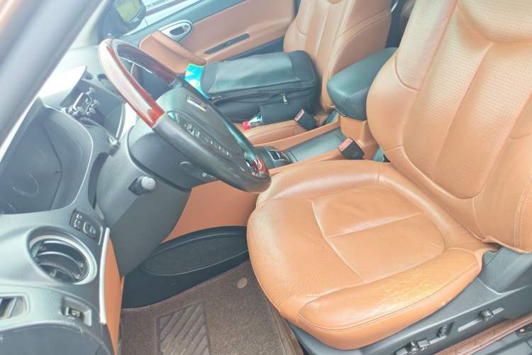 Used Luxgen Great 7 SUV 2013 Limited-Edition Sharp Model 2.2T Two-Wheel-Drive Smart Version Left Front Seat