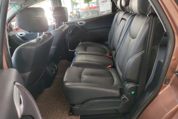 Used Luxgen Great 7 SUV 2013 Limited-Edition Sharp Model 2.2T Two-Wheel-Drive Smart Version Left Rear Seat