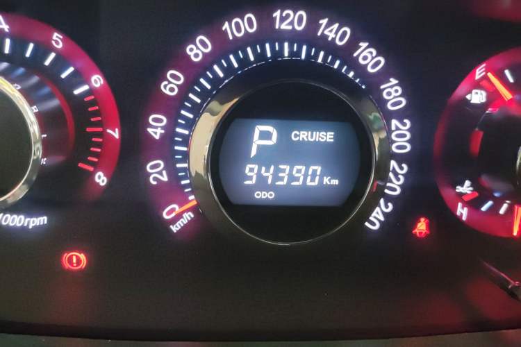 Used Luxgen Great 7 SUV 2013 Limited-Edition Sharp Model 2.2T Two-Wheel-Drive Smart Version Odometer Close Up