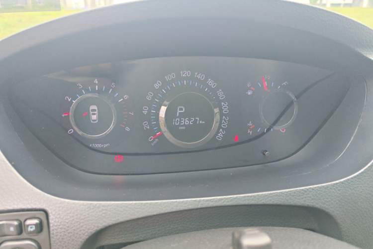 Used Luxgen Great 7 SUV 2013 Limited-Edition Sharp Model 2.2T Two-Wheel-Drive Smart Version Odometer Close Up