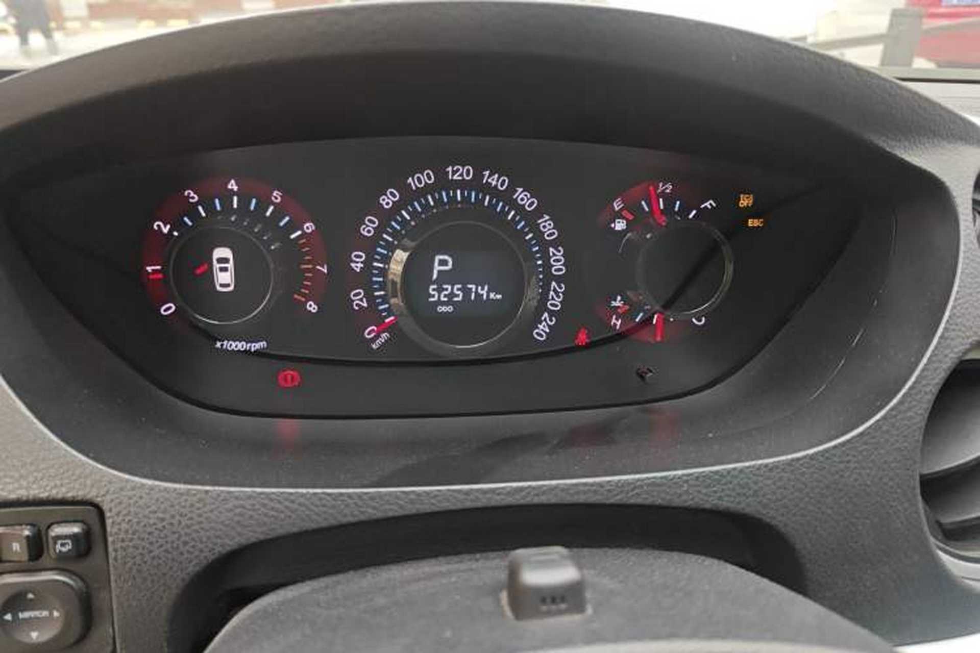 Used Luxgen Great 7 SUV 2013 Limited-Edition Sharp Edition 2.2T All-Wheel-Drive Prestige Model Odometer Close Up