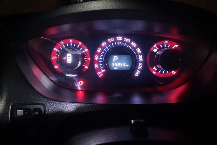Used Luxgen Great 7 SUV 2013 Limited-Edition Sharp Model 2.2T Two-Wheel-Drive Smart Version Odometer Close Up