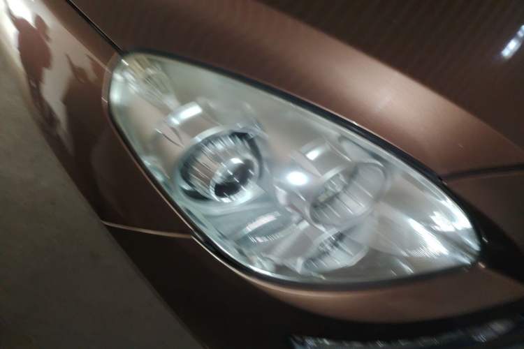 Used Luxgen Great 7 SUV 2013 Limited-Edition Sharp Model 2.2T Two-Wheel-Drive Smart Version Right Front Headlight