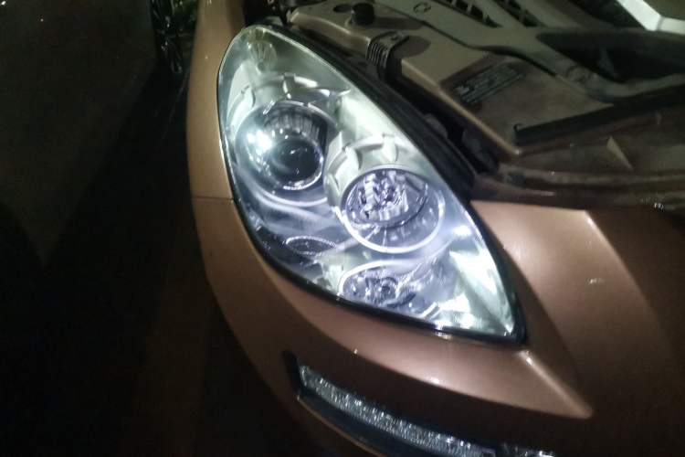 Used Luxgen Great 7 SUV 2013 Limited-Edition Sharp Model 2.2T Two-Wheel-Drive Smart Version Right Front Headlight