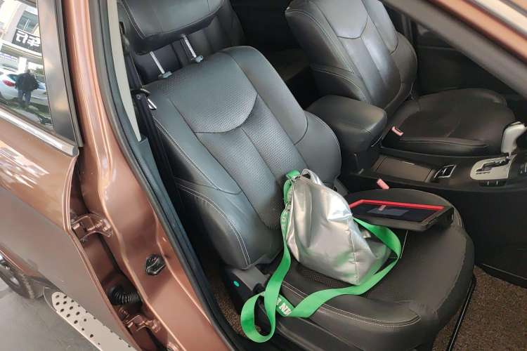 Used Luxgen Great 7 SUV 2013 Limited-Edition Sharp Model 2.2T Two-Wheel-Drive Smart Version Right Front Seat