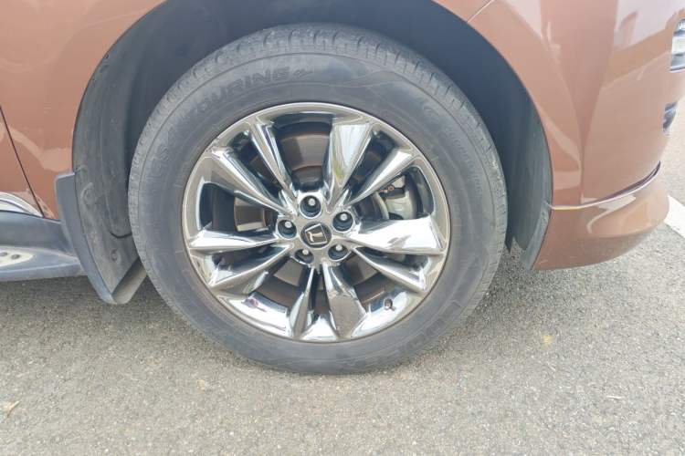 Used Luxgen Great 7 SUV 2013 Limited-Edition Sharp Model 2.2T Two-Wheel-Drive Smart Version Right Front Wheel Hub