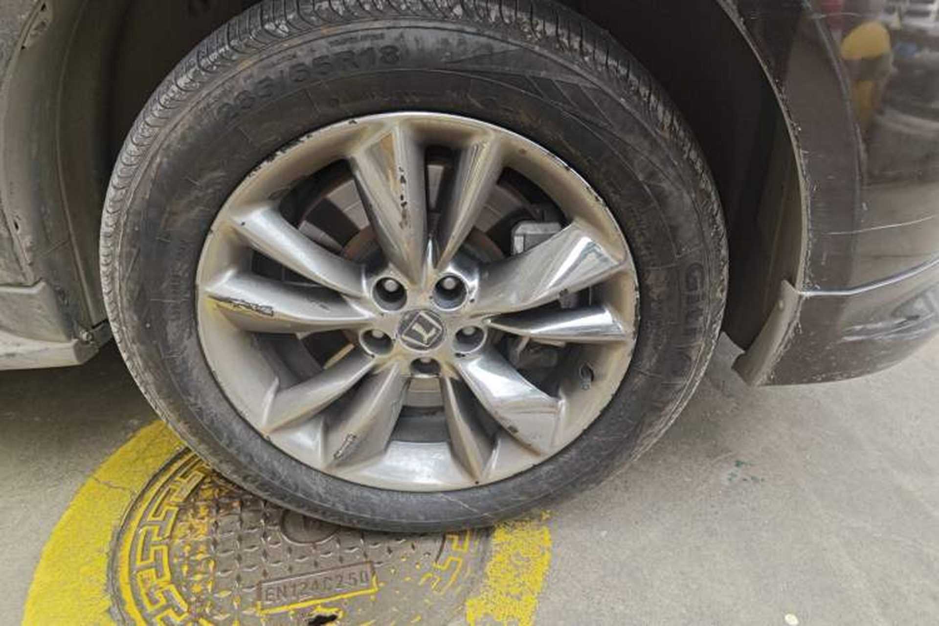 Used Luxgen Great 7 SUV 2013 Limited-Edition Sharp Edition 2.2T All-Wheel-Drive Prestige Model Right Front Wheel Hub