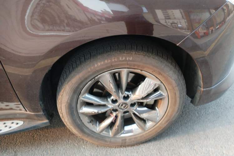 Used Luxgen Great 7 SUV 2013 Limited-Edition Sharp Edition 2.2T All-Wheel-Drive Prestige Model Right Front Wheel Hub