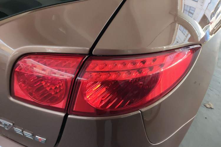 Used Luxgen Great 7 SUV 2013 Limited-Edition Sharp Model 2.2T Two-Wheel-Drive Smart Version Right Rear Taillight