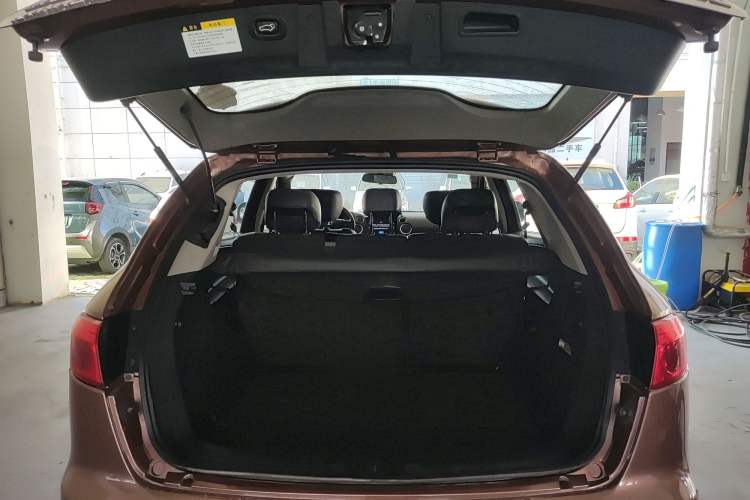 Used Luxgen Great 7 SUV 2013 Limited-Edition Sharp Model 2.2T Two-Wheel-Drive Smart Version Trunk