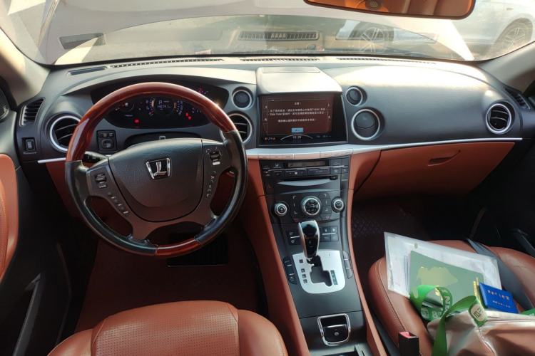 Used Luxgen Great 7 SUV 2013 Limited-Edition Sharp Model 2.2T Two-Wheel-Drive Smart Version Center Console