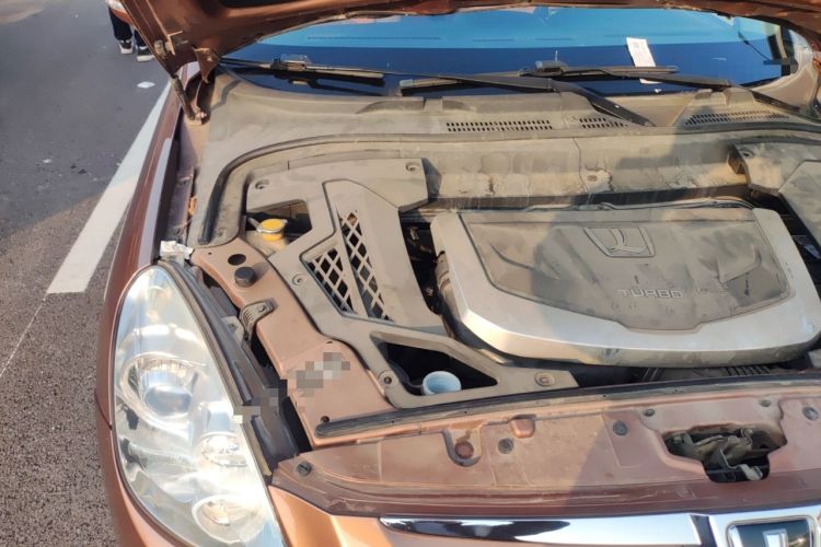 Used Luxgen Great 7 SUV 2013 Limited-Edition Sharp Model 2.2T Two-Wheel-Drive Smart Version Engine Bay Right