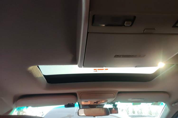 Used Luxgen Great 7 SUV 2013 Limited-Edition Sharp Model 2.2T Two-Wheel-Drive Smart Version Headliner