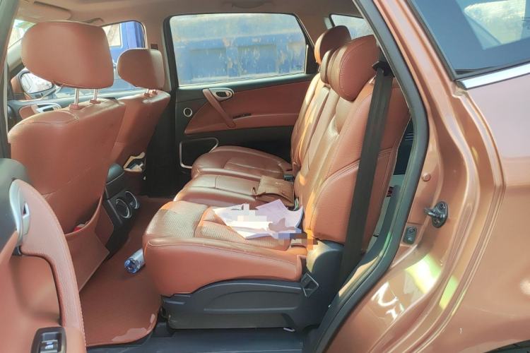 Used Luxgen Great 7 SUV 2013 Limited-Edition Sharp Model 2.2T Two-Wheel-Drive Smart Version Left Rear Seat