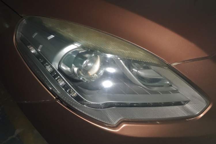 Used Luxgen Great 7 SUV 2013 Sharp Edition Limited 2.2T Four-Wheel Drive Flagship Version Right Front Headlight