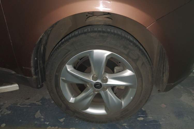 Used Luxgen Great 7 SUV 2013 Sharp Edition Limited 2.2T Four-Wheel Drive Flagship Version Right Front Wheel Hub