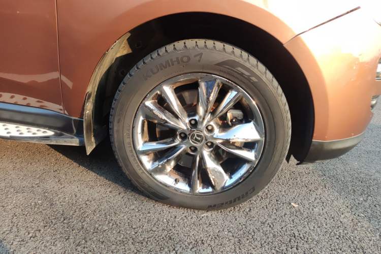 Used Luxgen Great 7 SUV 2013 Limited-Edition Sharp Model 2.2T Two-Wheel-Drive Smart Version Right Front Wheel Hub