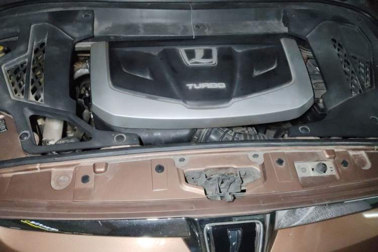 Used Luxgen Great 7 SUV 2013 Limited-Edition Sharp Model 2.2T Two-Wheel-Drive Smart Version Engine Bay