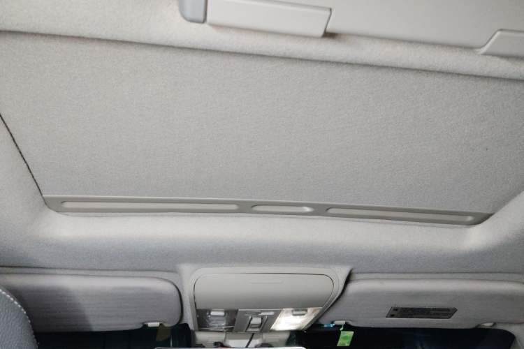 Used Luxgen Great 7 SUV 2013 Limited-Edition Sharp Model 2.2T Two-Wheel-Drive Smart Version Headliner