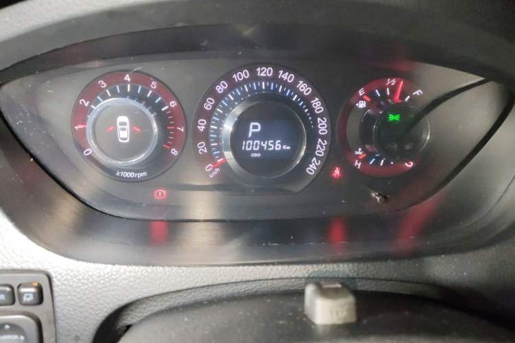 Used Luxgen Great 7 SUV 2013 Limited-Edition Sharp Model 2.2T Two-Wheel-Drive Smart Version Odometer Close Up