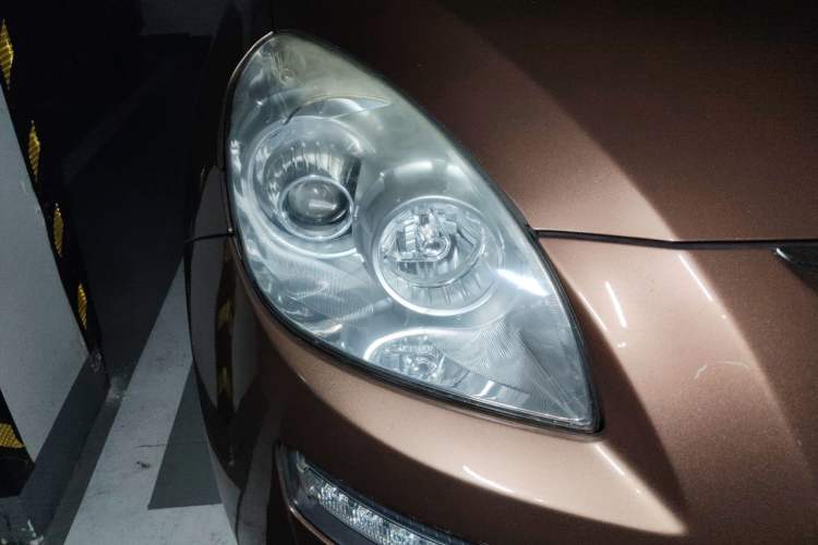 Used Luxgen Great 7 SUV 2013 Limited-Edition Sharp Model 2.2T Two-Wheel-Drive Smart Version Right Front Headlight