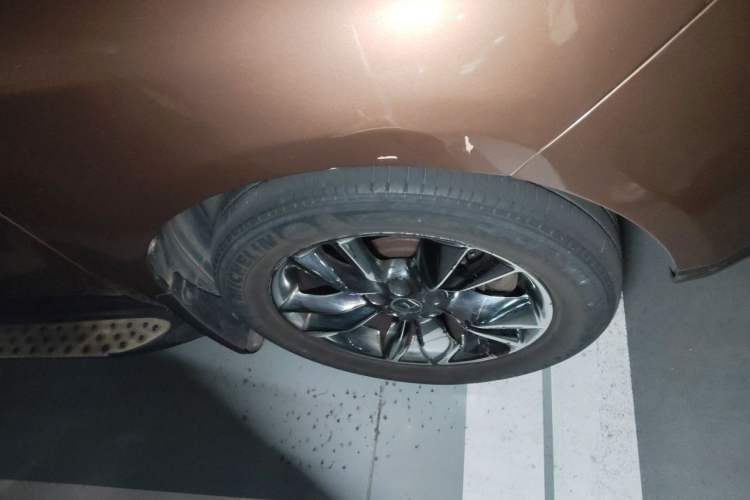 Used Luxgen Great 7 SUV 2013 Limited-Edition Sharp Model 2.2T Two-Wheel-Drive Smart Version Right Front Wheel Hub