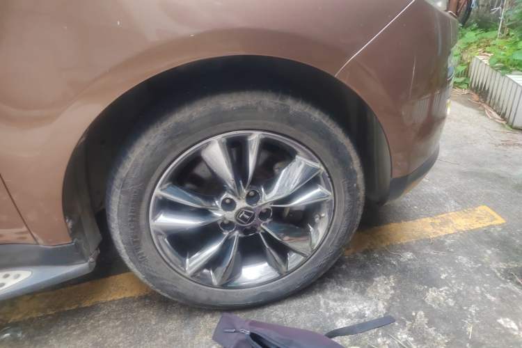 Used Luxgen Great 7 SUV 2013 Limited-Edition Sharp Edition 2.2T All-Wheel-Drive Prestige Model Right Front Wheel Hub