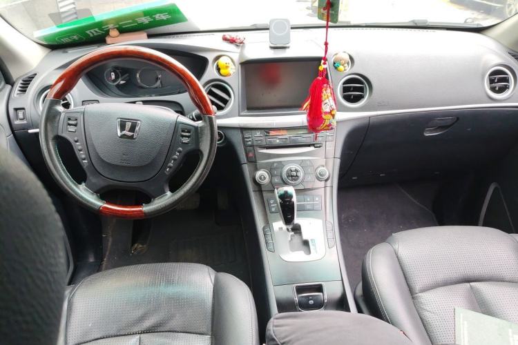 Used Luxgen Great 7 SUV 2013 Limited-Edition Sharp Edition 2.2T All-Wheel-Drive Prestige Model Center Console