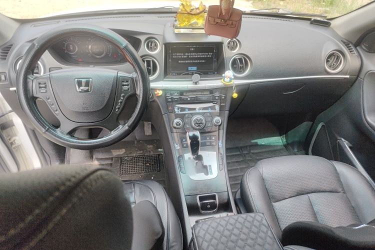 Used Luxgen Great 7 SUV 2013 Limited-Edition Sharp Edition 2.2T All-Wheel-Drive Prestige Model Center Console
