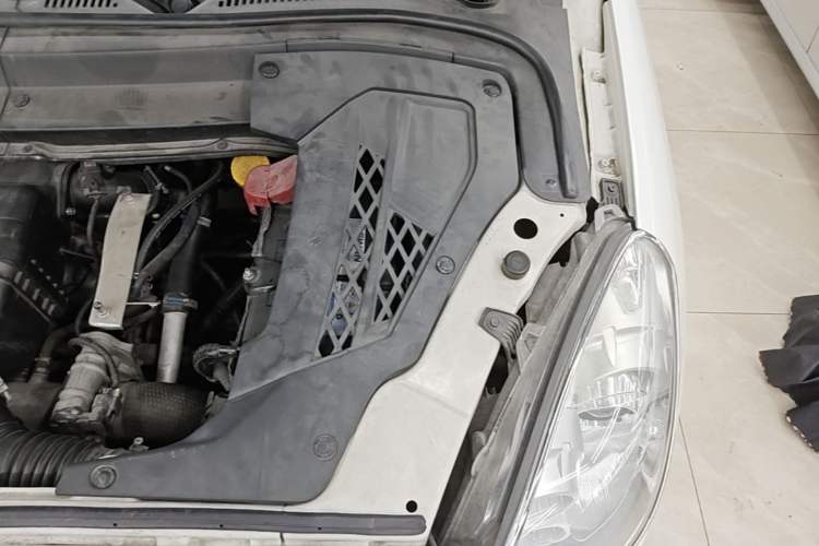 Used Luxgen Great 7 SUV 2013 Limited-Edition Sharp Model 2.2T Two-Wheel-Drive Smart Version Engine Bay Left
