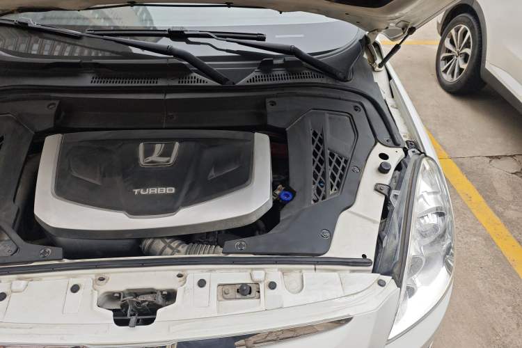 Used Luxgen Great 7 SUV 2013 Limited-Edition Sharp Model 2.2T Two-Wheel-Drive Smart Version Engine Bay Left