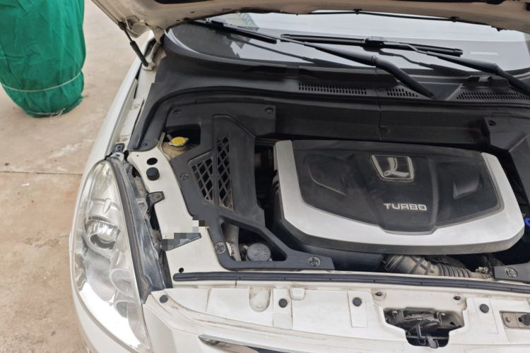 Used Luxgen Great 7 SUV 2013 Limited-Edition Sharp Model 2.2T Two-Wheel-Drive Smart Version Engine Bay Right