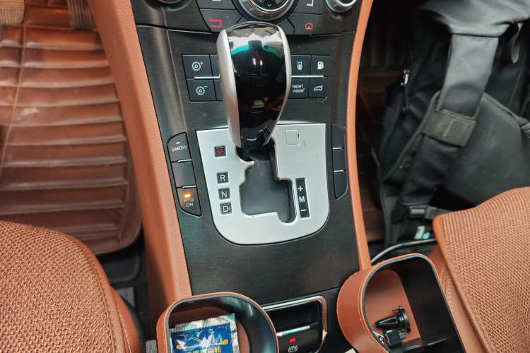Used Luxgen Great 7 SUV 2013 Limited-Edition Sharp Model 2.2T Two-Wheel-Drive Smart Version Gear Lever
