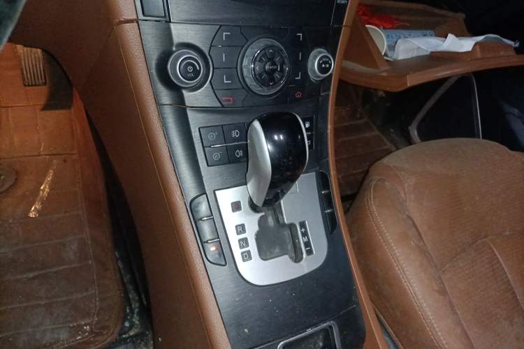 Used Luxgen Great 7 SUV 2013 Limited-Edition Sharp Model 2.2T Two-Wheel-Drive Smart Version Gear Lever