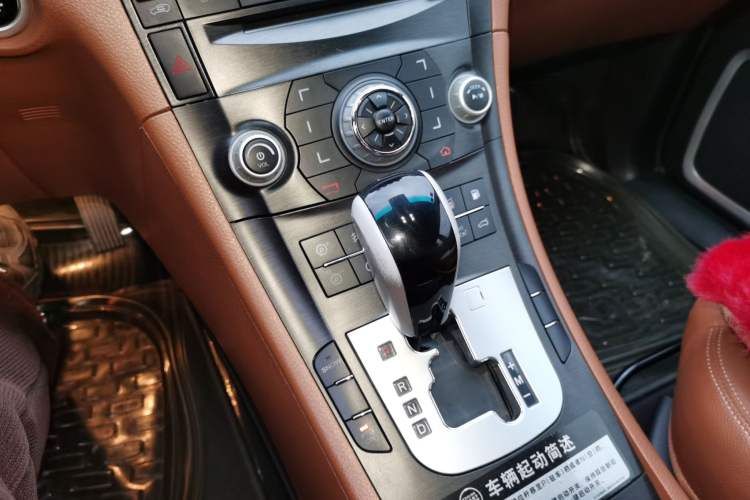 Used Luxgen Great 7 SUV 2013 Limited-Edition Sharp Model 2.2T Two-Wheel-Drive Smart Version Gear Lever