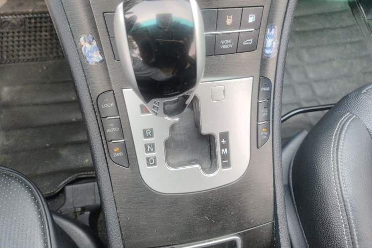 Used Luxgen Great 7 SUV 2013 Limited-Edition Sharp Edition 2.2T All-Wheel-Drive Prestige Model Gear Lever