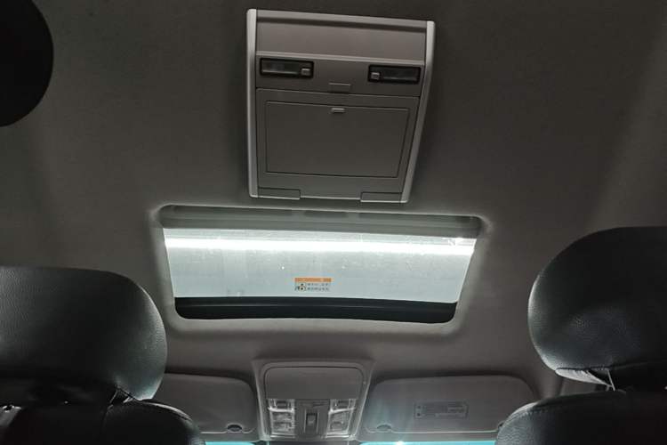 Used Luxgen Great 7 SUV 2013 Limited-Edition Sharp Model 2.2T Two-Wheel-Drive Smart Version Headliner