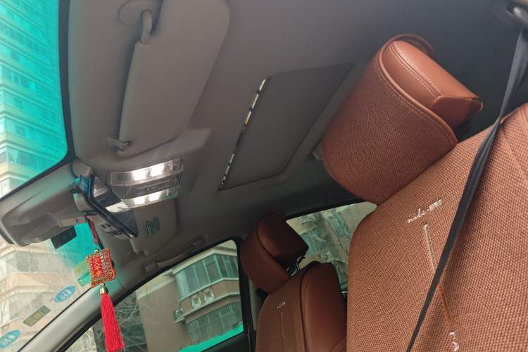 Used Luxgen Great 7 SUV 2013 Limited-Edition Sharp Model 2.2T Two-Wheel-Drive Smart Version Headliner