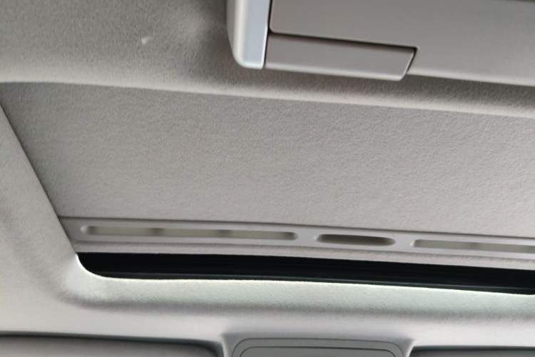 Used Luxgen Great 7 SUV 2013 Limited-Edition Sharp Edition 2.2T All-Wheel-Drive Prestige Model Headliner