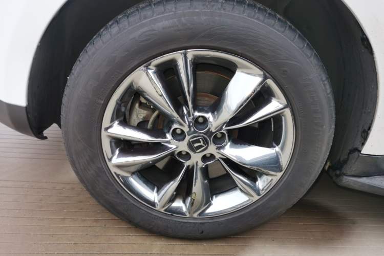 Used Luxgen Great 7 SUV 2013 Limited-Edition Sharp Model 2.2T Two-Wheel-Drive Smart Version Left Front Wheel Hub