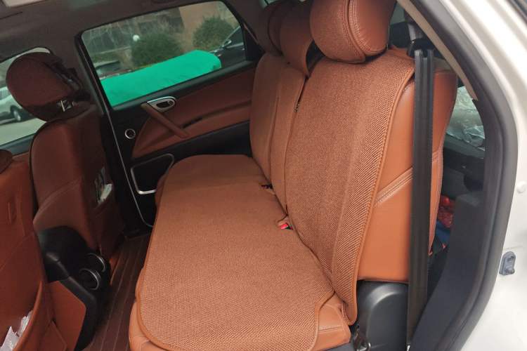 Used Luxgen Great 7 SUV 2013 Limited-Edition Sharp Model 2.2T Two-Wheel-Drive Smart Version Left Rear Seat
